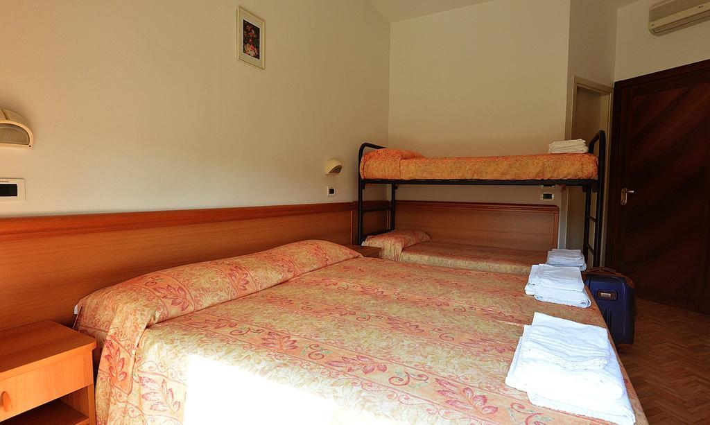 פינארלה Hotel Bamar מראה חיצוני תמונה