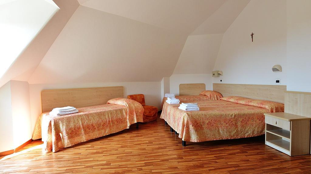 פינארלה Hotel Bamar מראה חיצוני תמונה