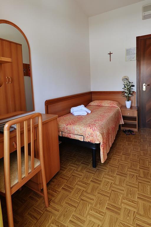 פינארלה Hotel Bamar מראה חיצוני תמונה