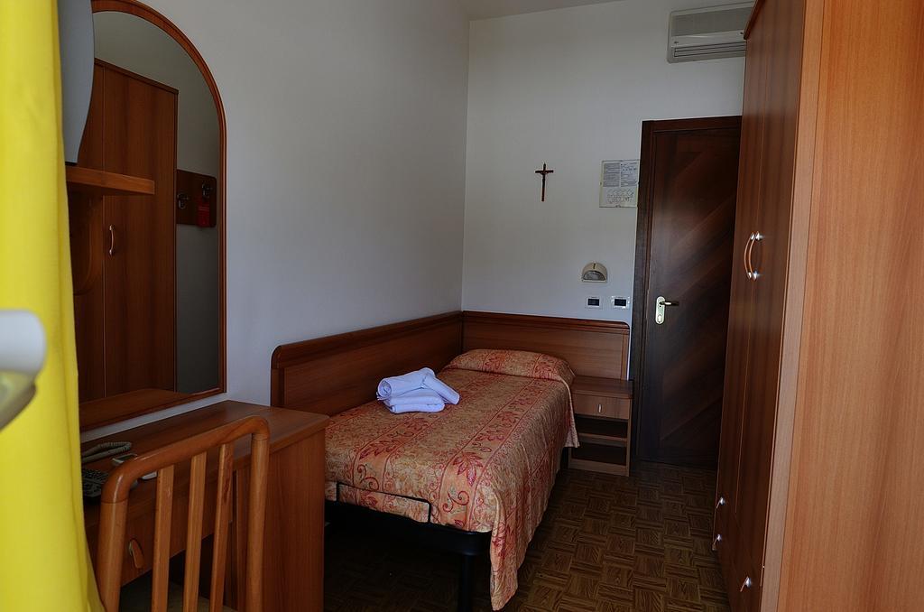 פינארלה Hotel Bamar מראה חיצוני תמונה