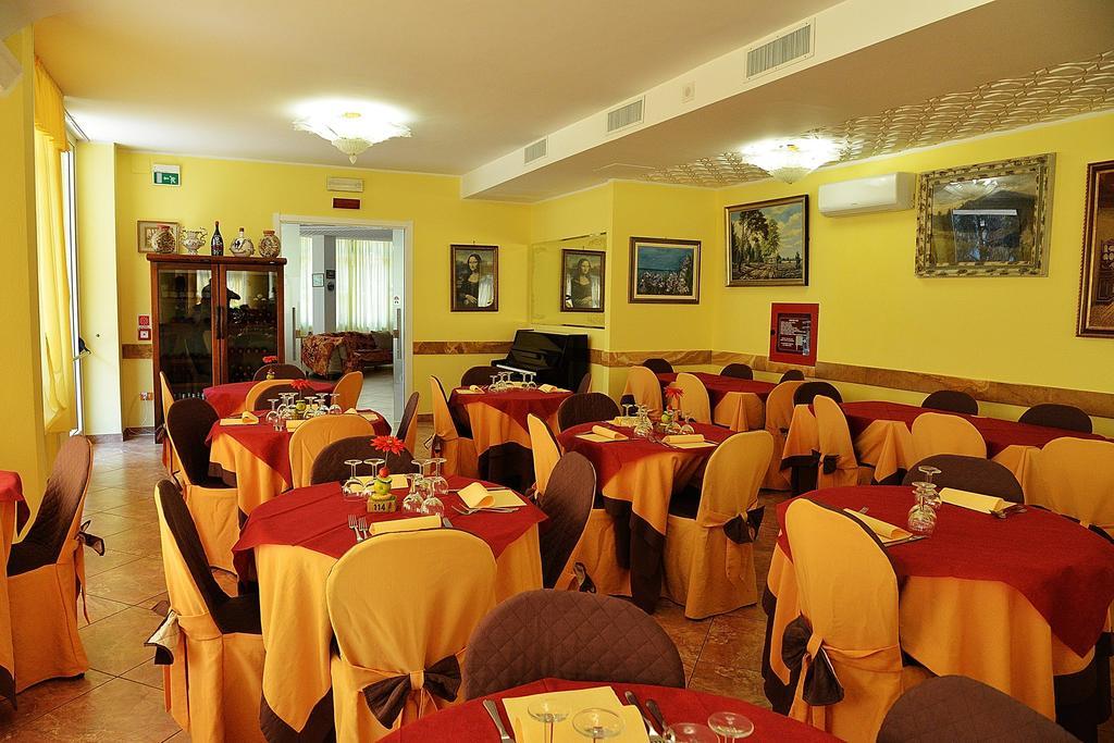 פינארלה Hotel Bamar מראה חיצוני תמונה