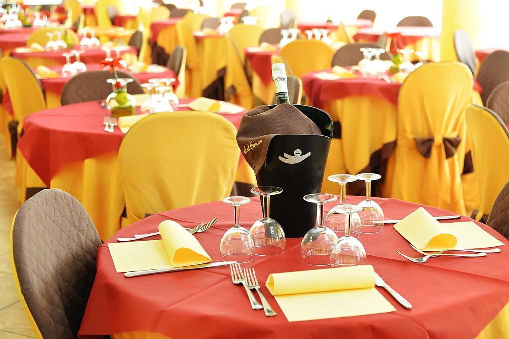 פינארלה Hotel Bamar מראה חיצוני תמונה