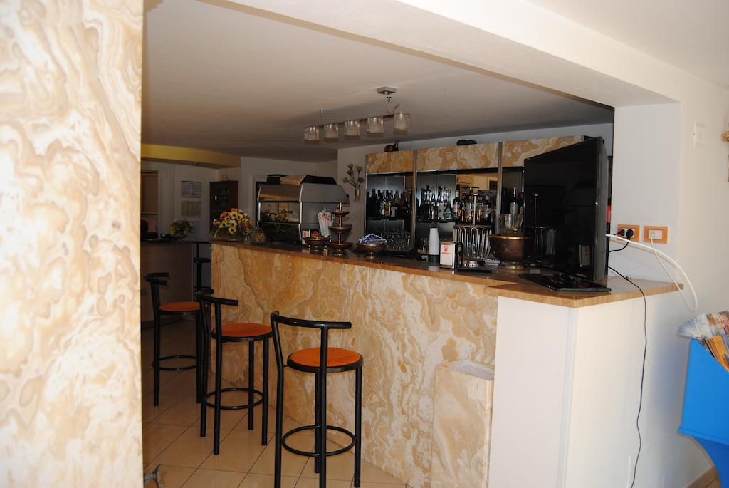 פינארלה Hotel Bamar מראה חיצוני תמונה